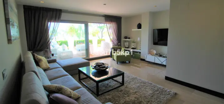 Sale of ground floor apartment in Benahavís 2