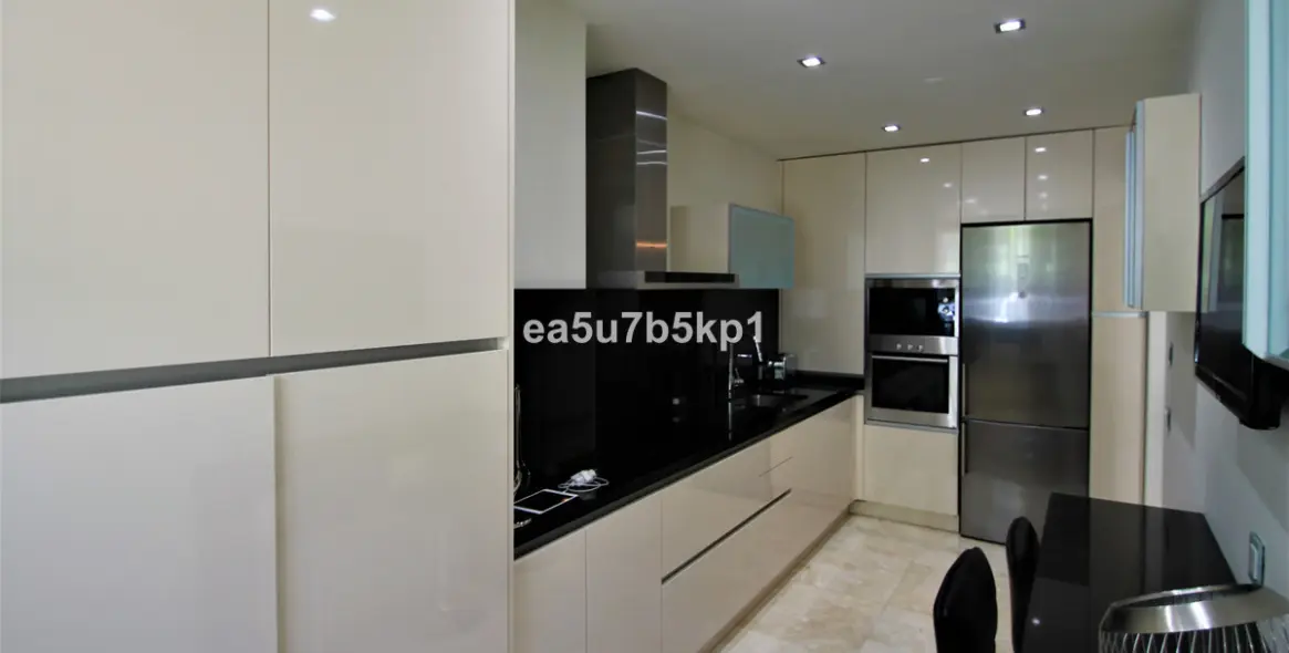 Sale of ground floor apartment in Benahavís 4