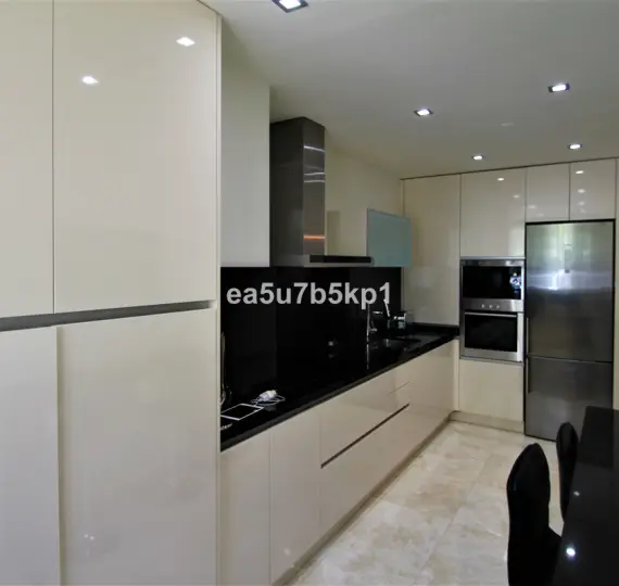 Sale of ground floor apartment in Benahavís