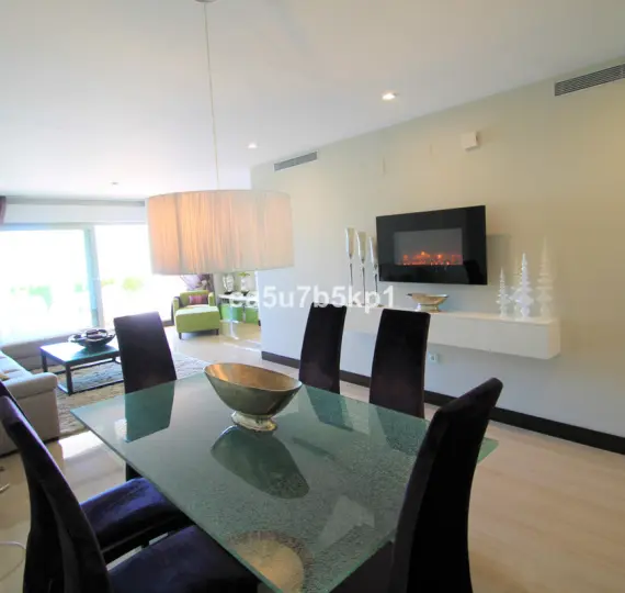 Sale of ground floor apartment in Benahavís