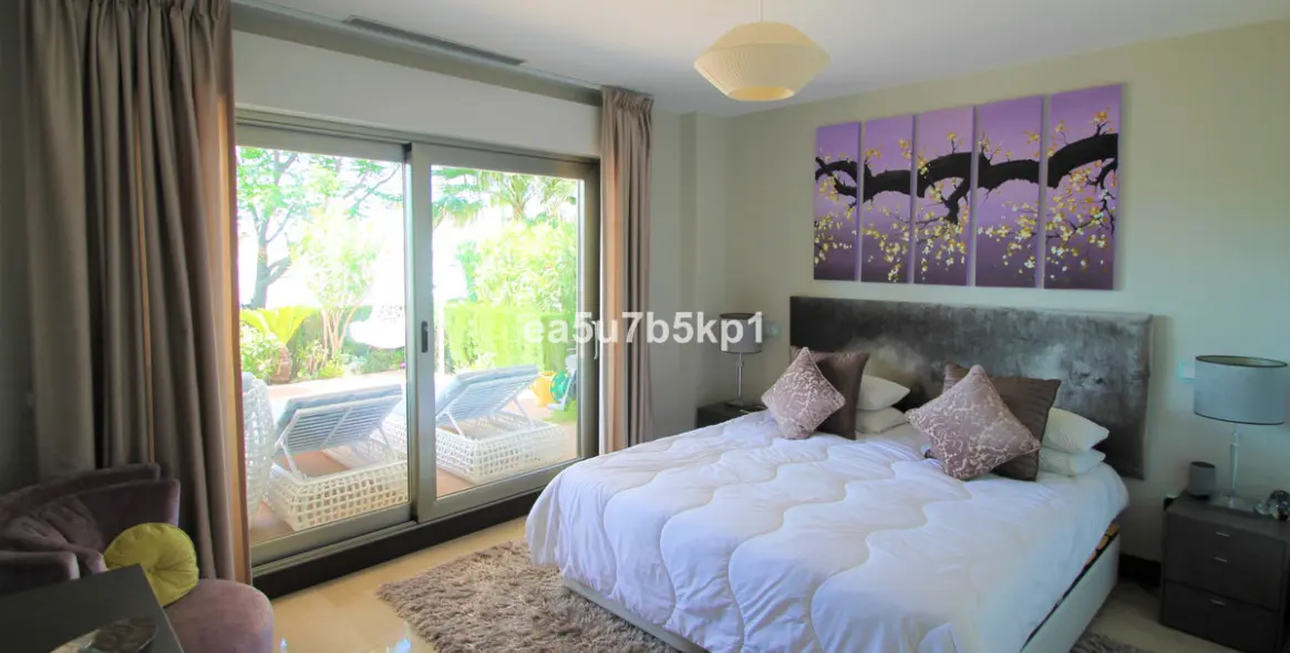 Sale of ground floor apartment in Benahavís 7