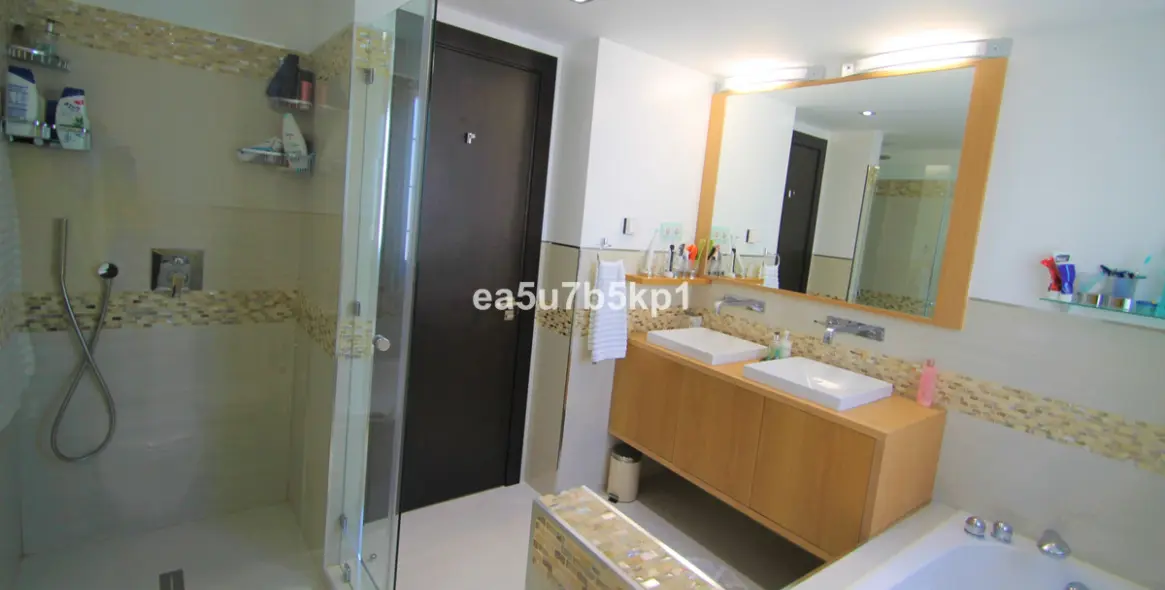 Sale of ground floor apartment in Benahavís 8