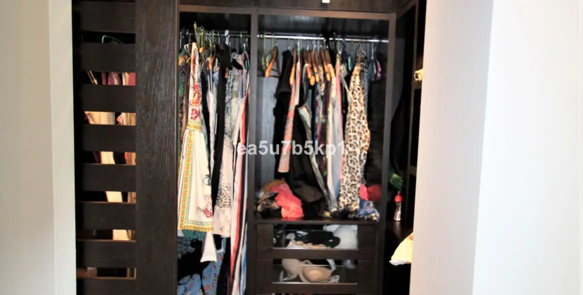 Sale of ground floor apartment in Benahavís 9