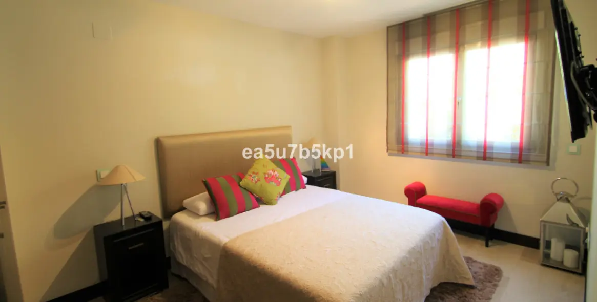 Sale of ground floor apartment in Benahavís 11