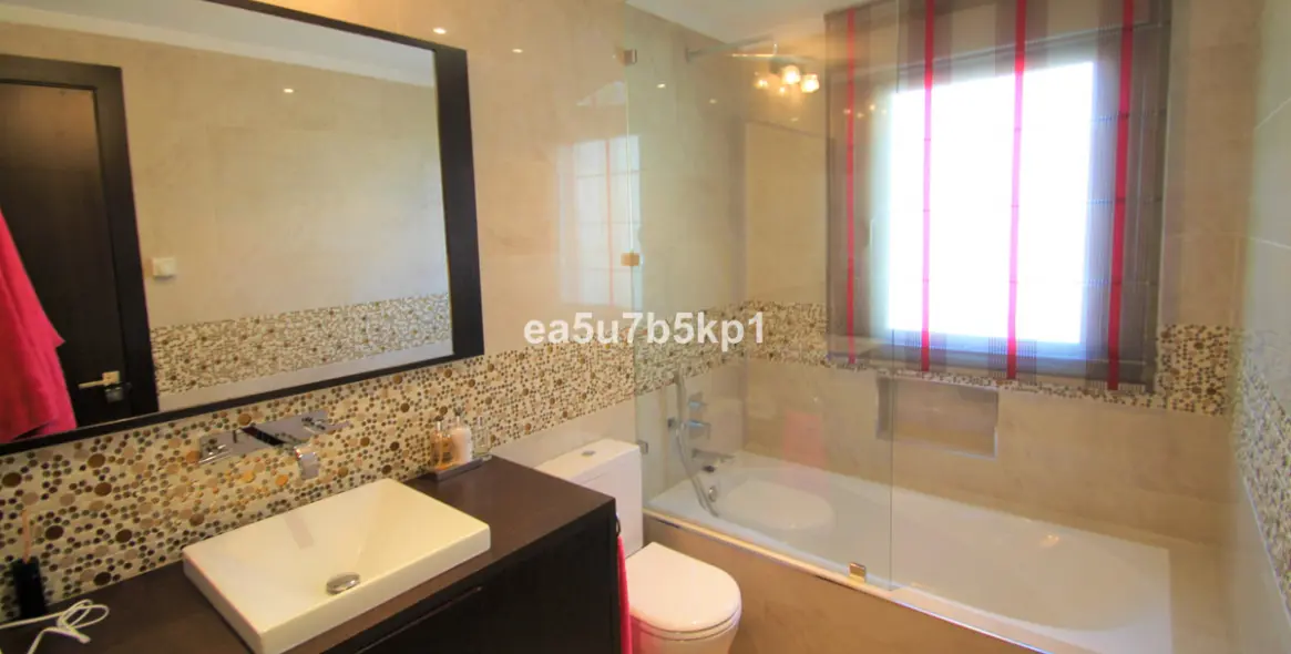 Sale of ground floor apartment in Benahavís 12