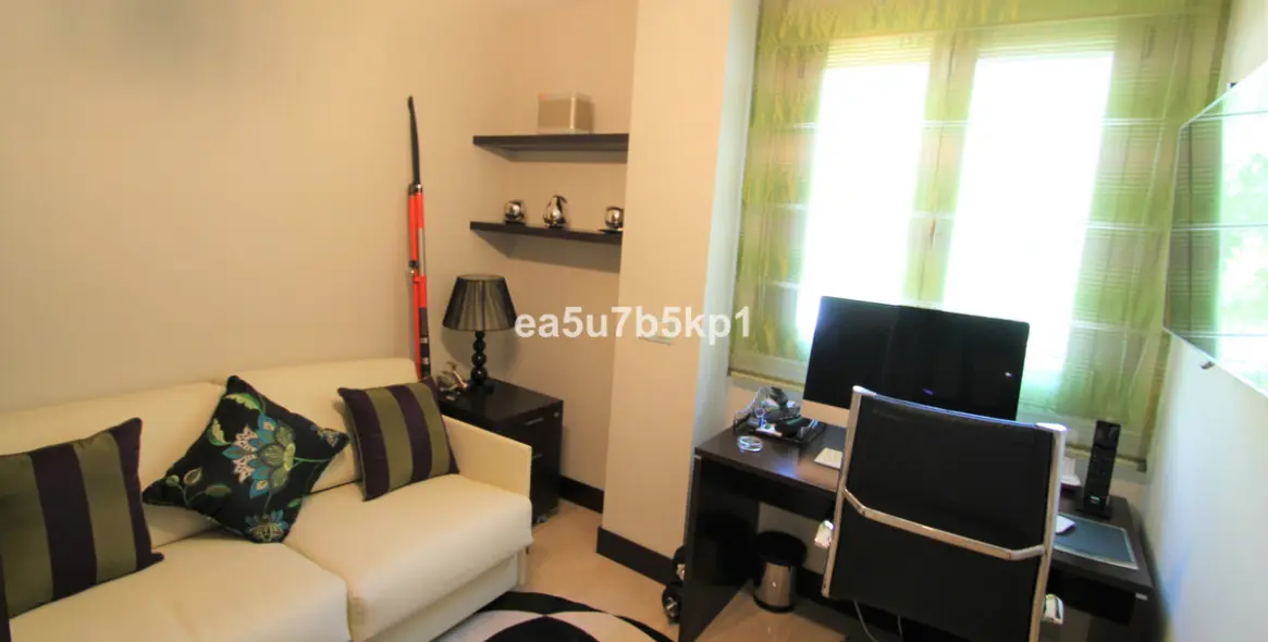 Sale of ground floor apartment in Benahavís 13