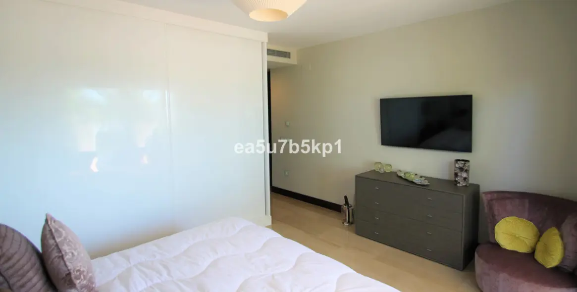 Sale of ground floor apartment in Benahavís 19