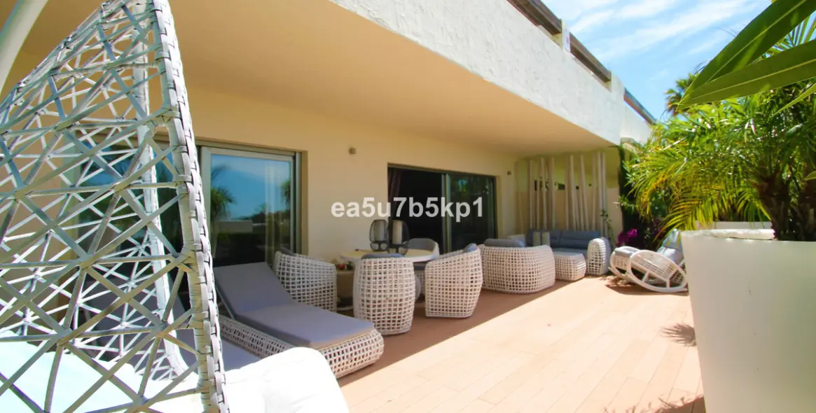 Sale of ground floor apartment in Benahavís 20