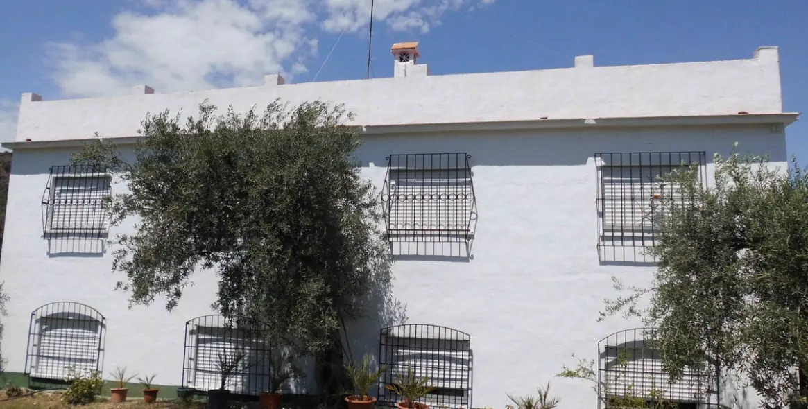 Sale of detached villa in Tolox 1