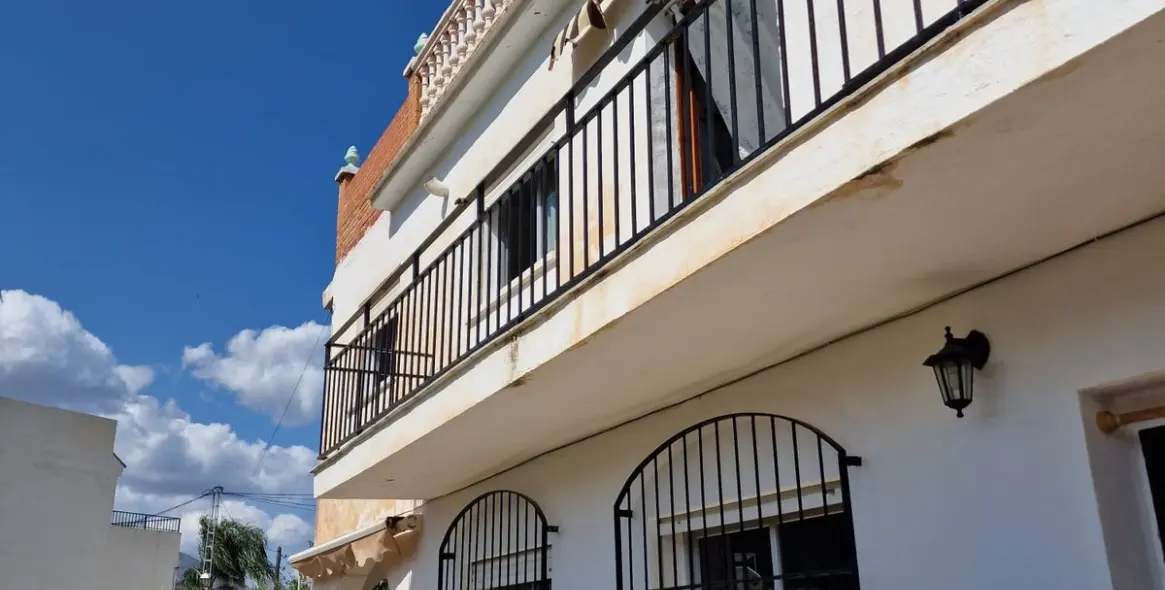 Sale of detached villa in Tolox 2