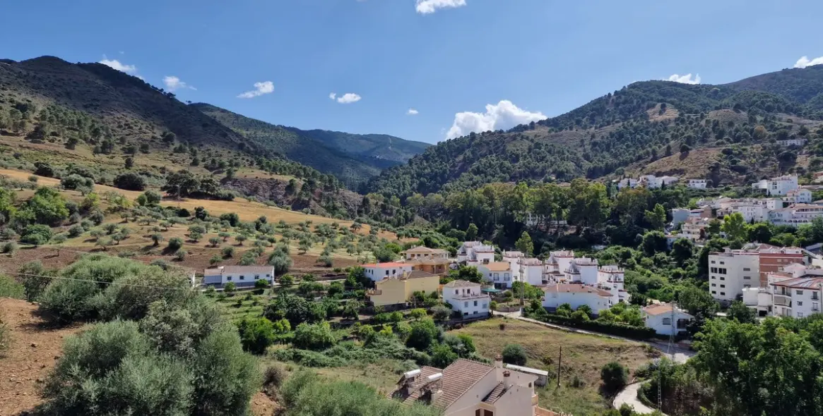 Sale of detached villa in Tolox 3