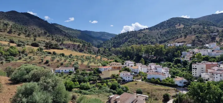 Sale of detached villa in Tolox 2