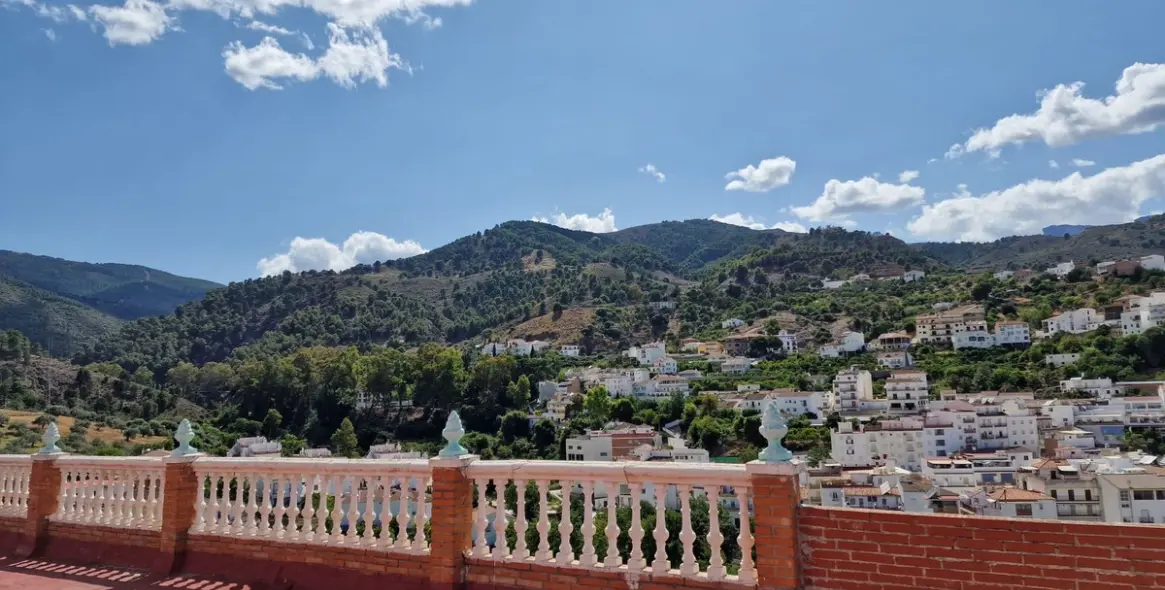 Sale of detached villa in Tolox 4