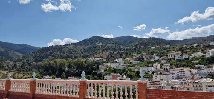 Sale of detached villa in Tolox 3