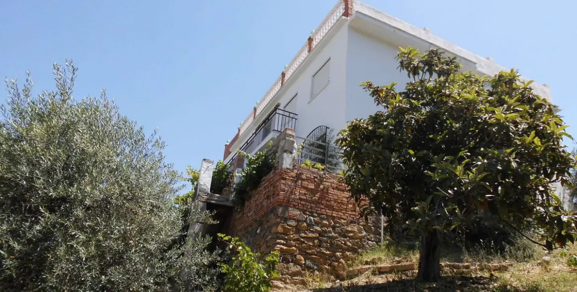 Продажа  отдельно стоящей виллы в Tolox 24