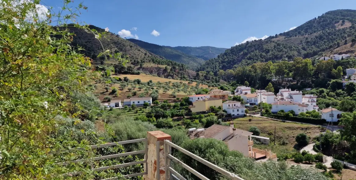 Продажа  отдельно стоящей виллы в Tolox 25