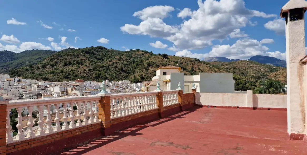 Продажа  отдельно стоящей виллы в Tolox 32