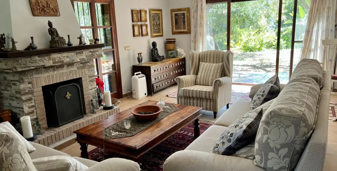 Sale of detached villa in Estepona 3