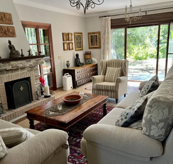 Sale of detached villa in Estepona