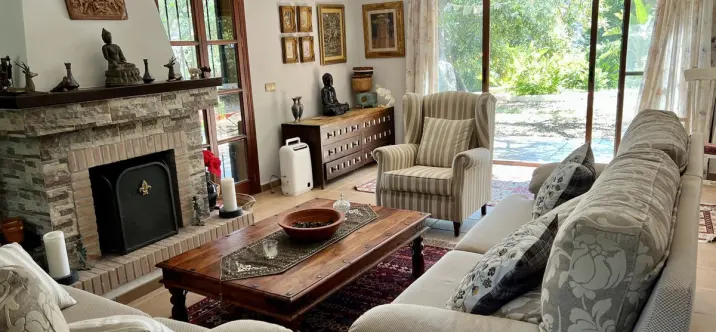 Sale of detached villa in Estepona 2