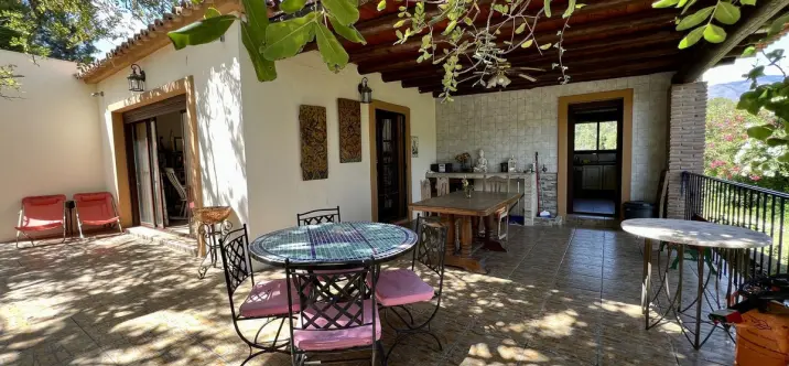 Sale of detached villa in Estepona 3