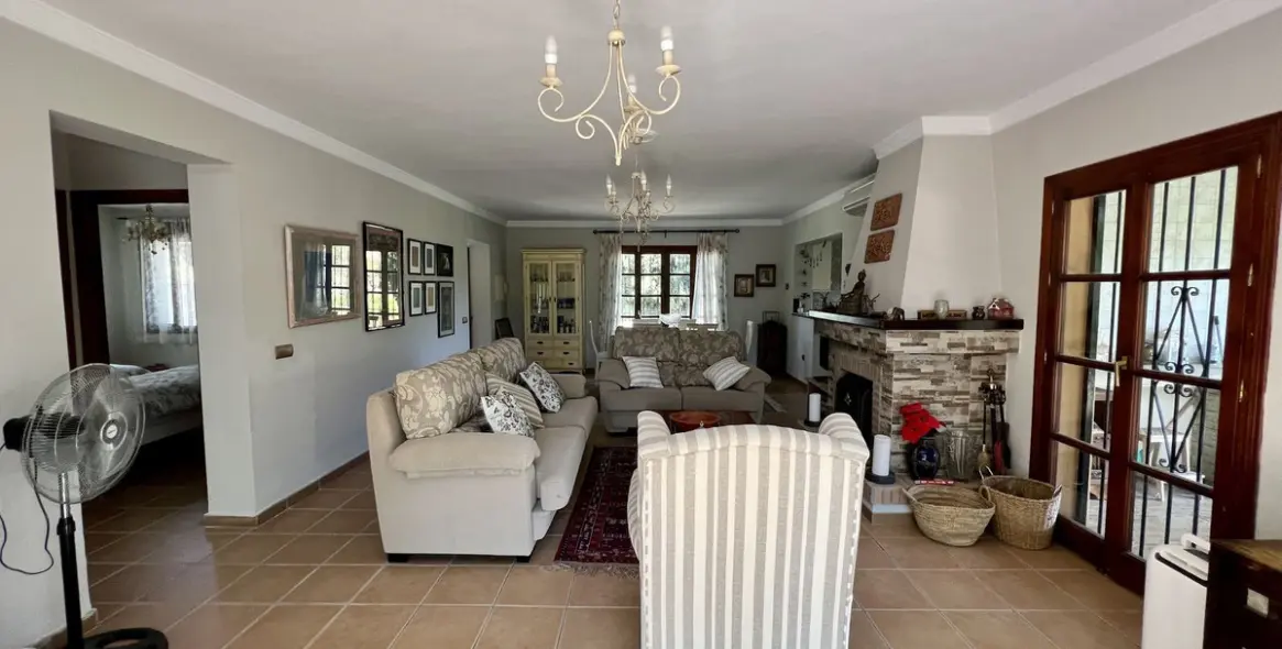 Sale of detached villa in Estepona 7