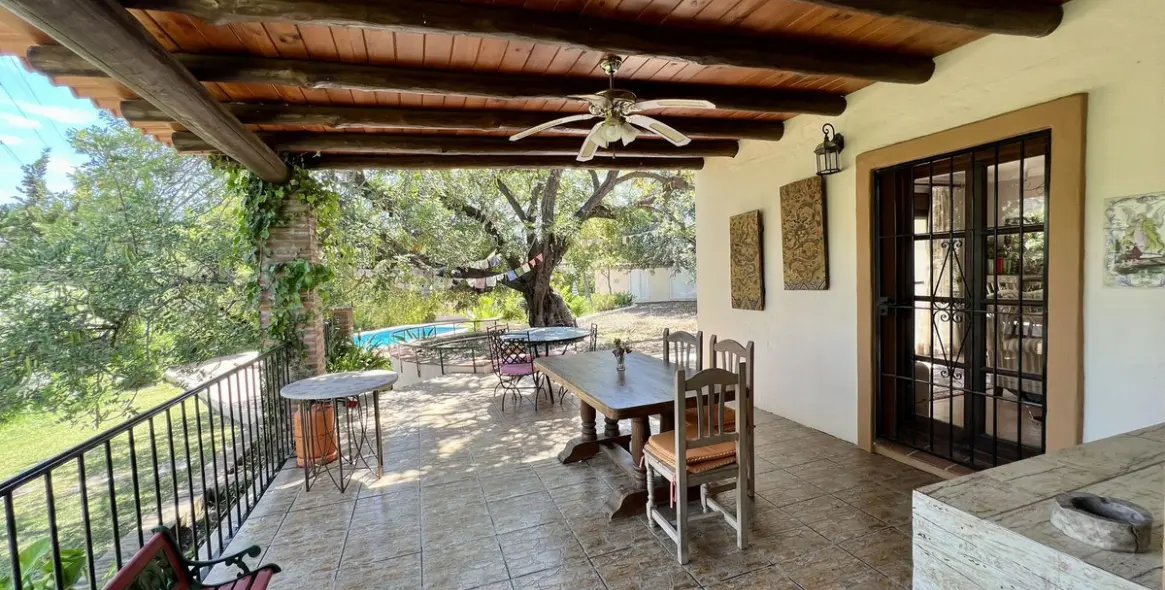 Sale of detached villa in Estepona 17