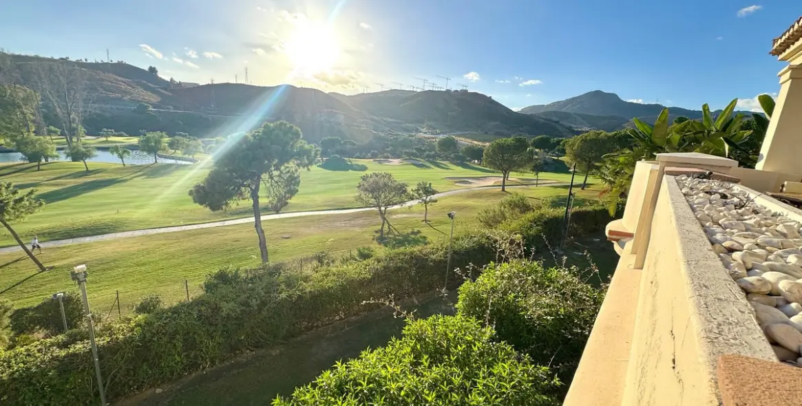 Продажа апартаментов на среднем этаже в Benahavís 2