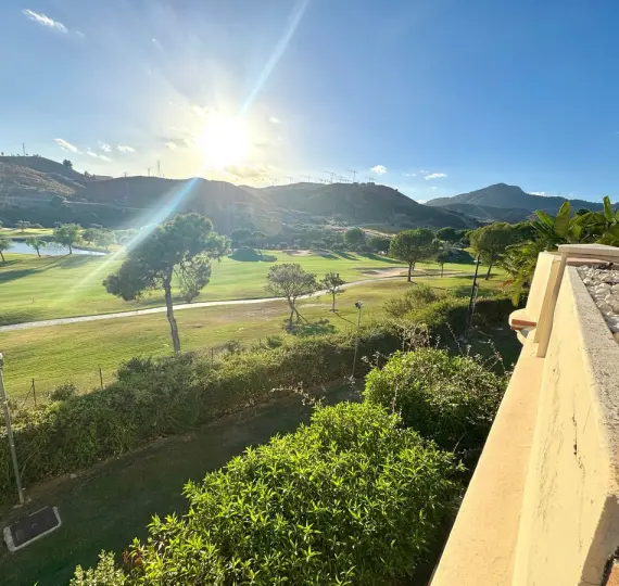 Продажа апартаментов на среднем этаже в Benahavís