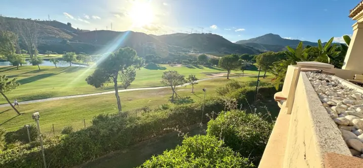 Продажа апартаментов на среднем этаже в Benahavís 1