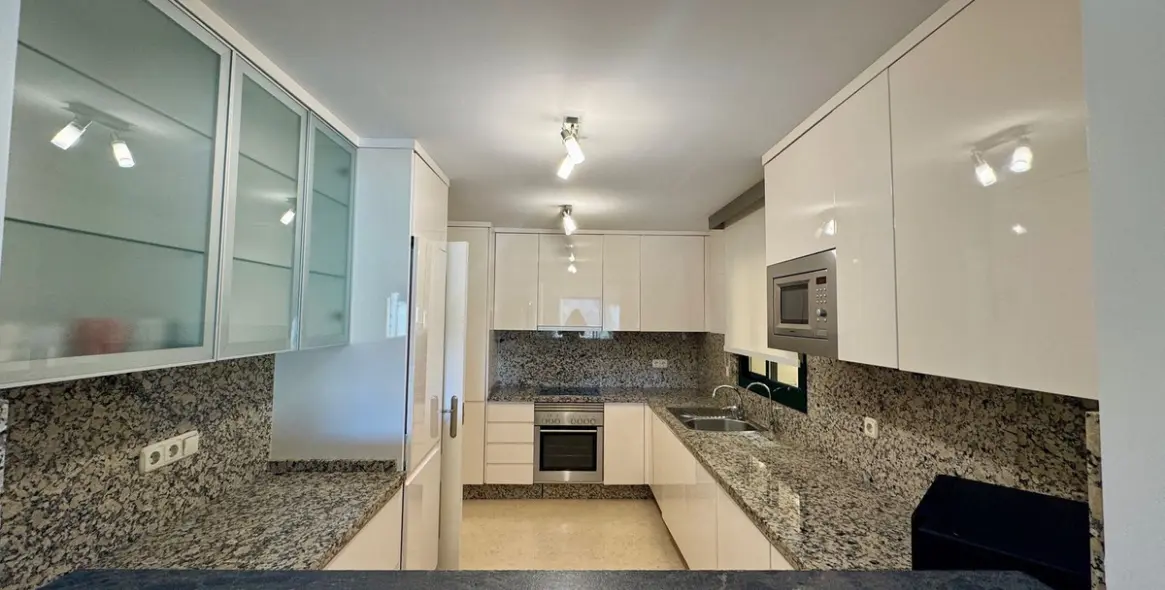 Продажа апартаментов на среднем этаже в Benahavís 4