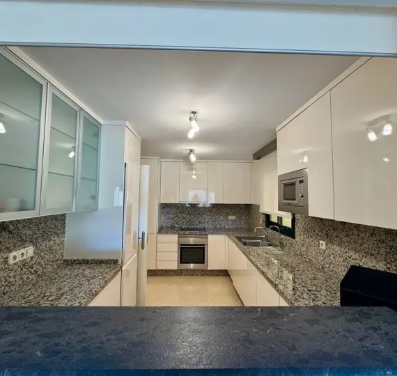 Продажа апартаментов на среднем этаже в Benahavís