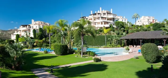 Продажа апартаментов на среднем этаже в Benahavís 4