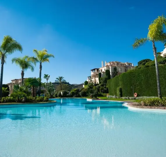 Продажа апартаментов на среднем этаже в Benahavís