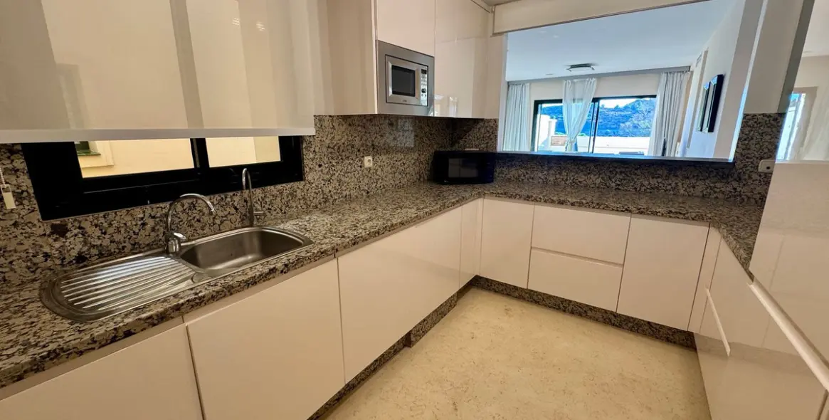 Продажа апартаментов на среднем этаже в Benahavís 13