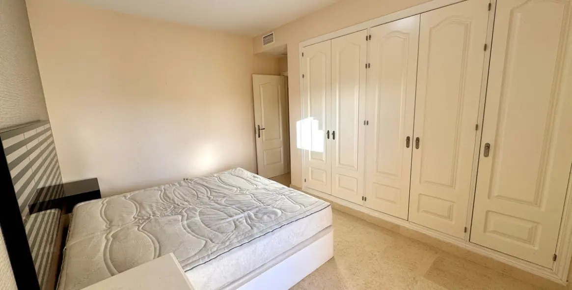 Продажа апартаментов на среднем этаже в Benahavís 17