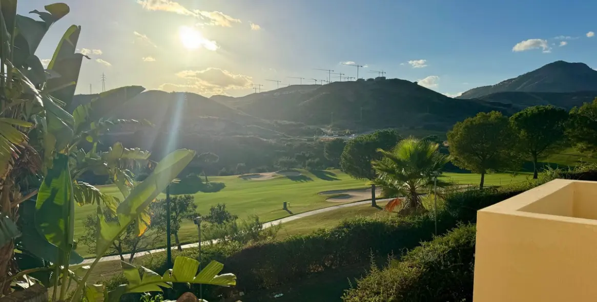 Продажа апартаментов на среднем этаже в Benahavís 19