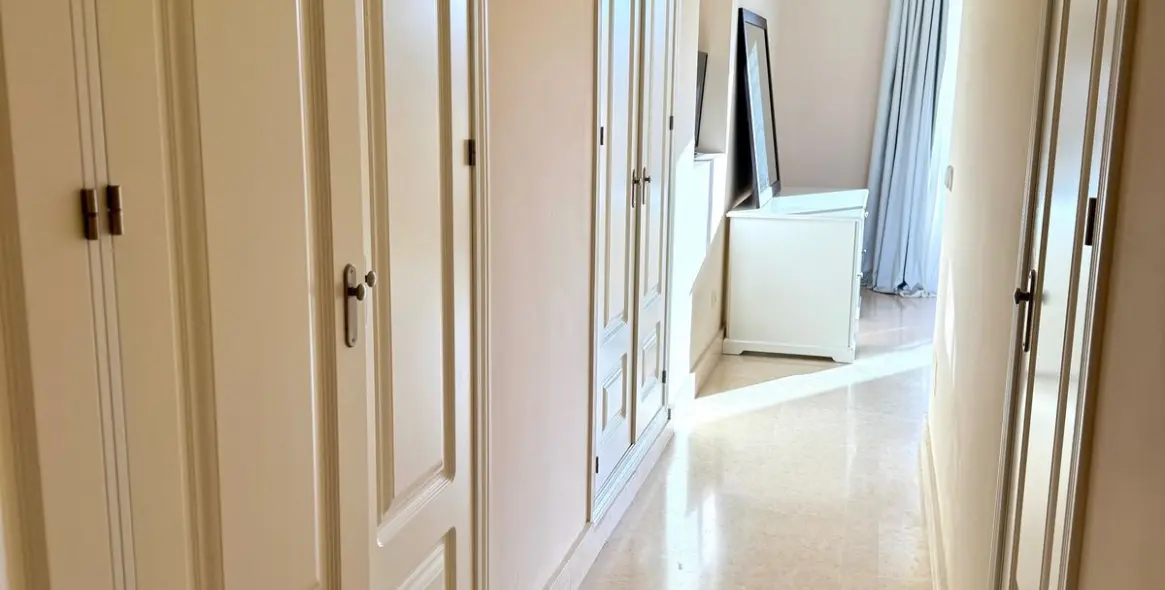 Продажа апартаментов на среднем этаже в Benahavís 20