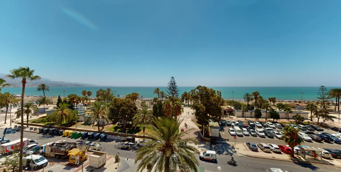 Sale of middle floor apartment in Torre del Mar 1
