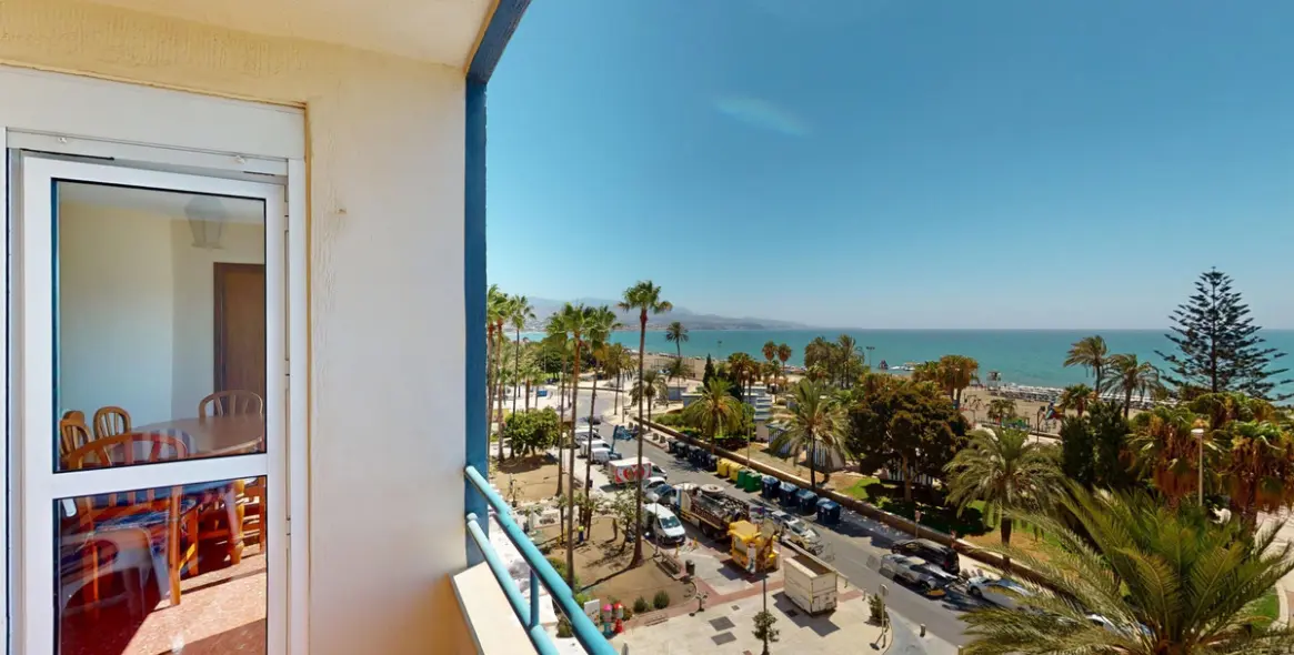 Sale of middle floor apartment in Torre del Mar 2