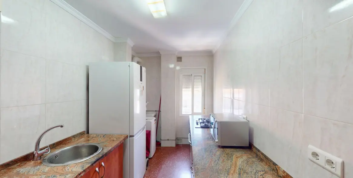 Sale of middle floor apartment in Torre del Mar 7