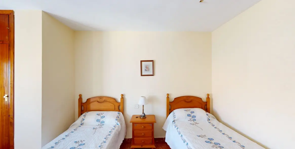 Sale of middle floor apartment in Torre del Mar 10