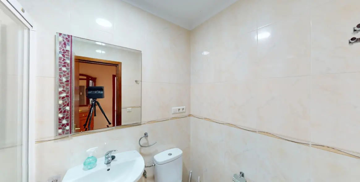 Sale of middle floor apartment in Torre del Mar 13