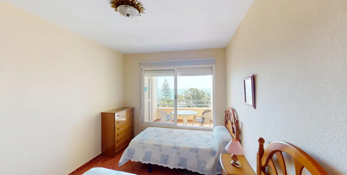 Sale of middle floor apartment in Torre del Mar 15