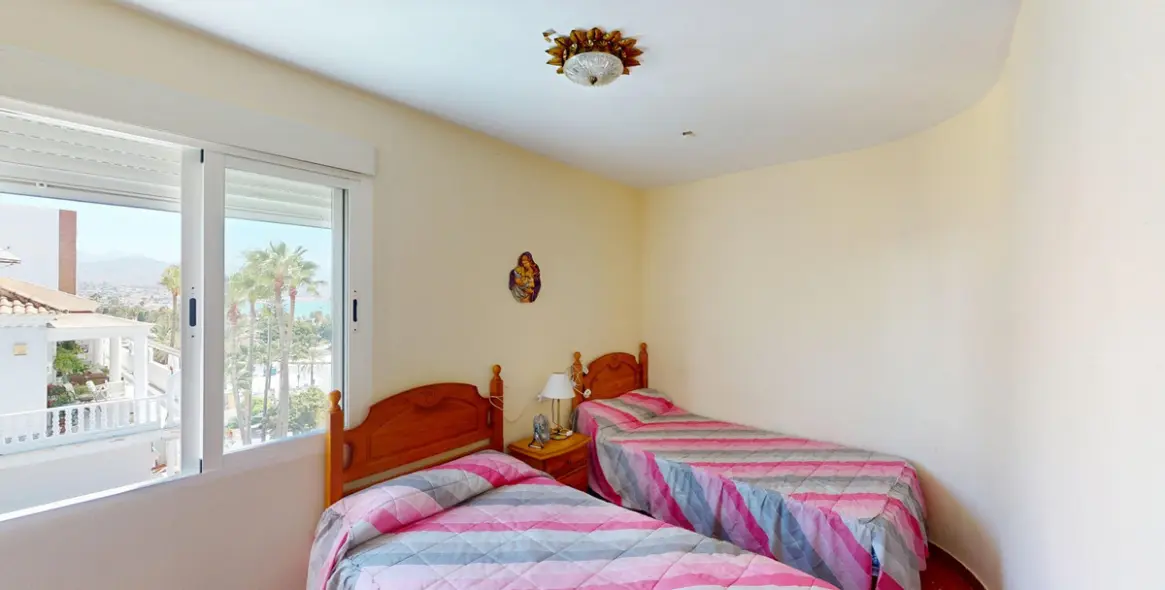 Sale of middle floor apartment in Torre del Mar 19