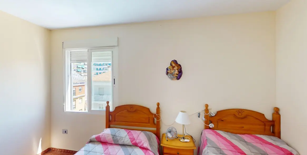 Sale of middle floor apartment in Torre del Mar 21