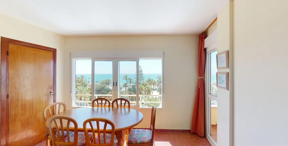Sale of middle floor apartment in Torre del Mar 24