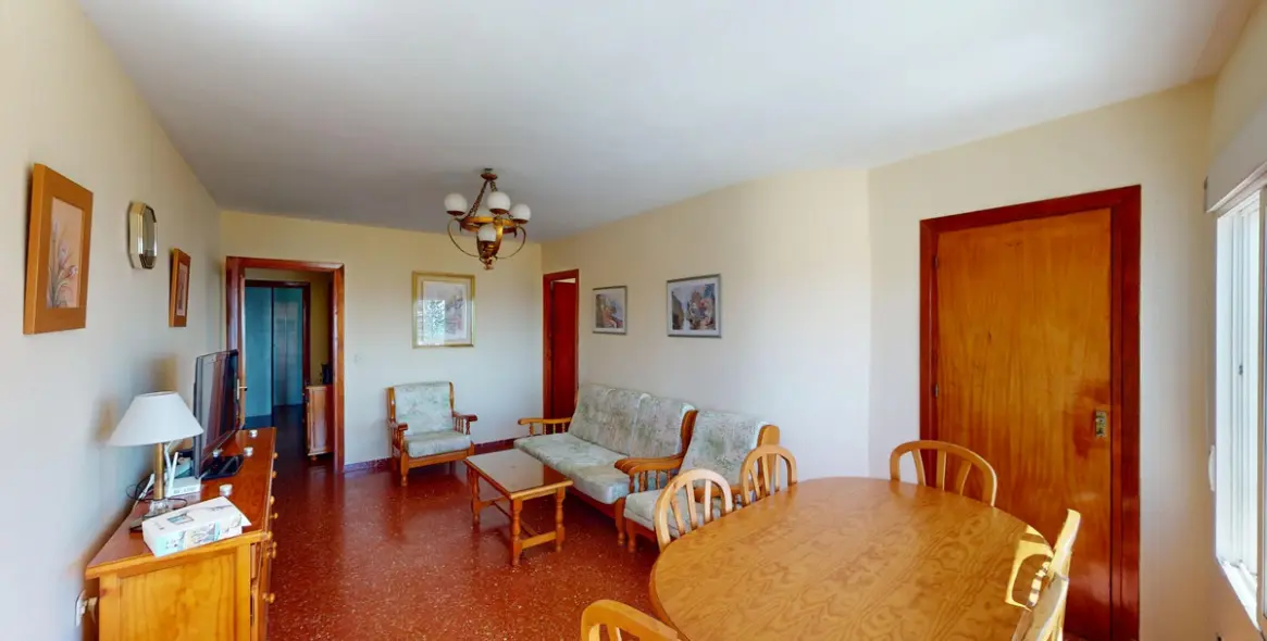 Sale of middle floor apartment in Torre del Mar 25