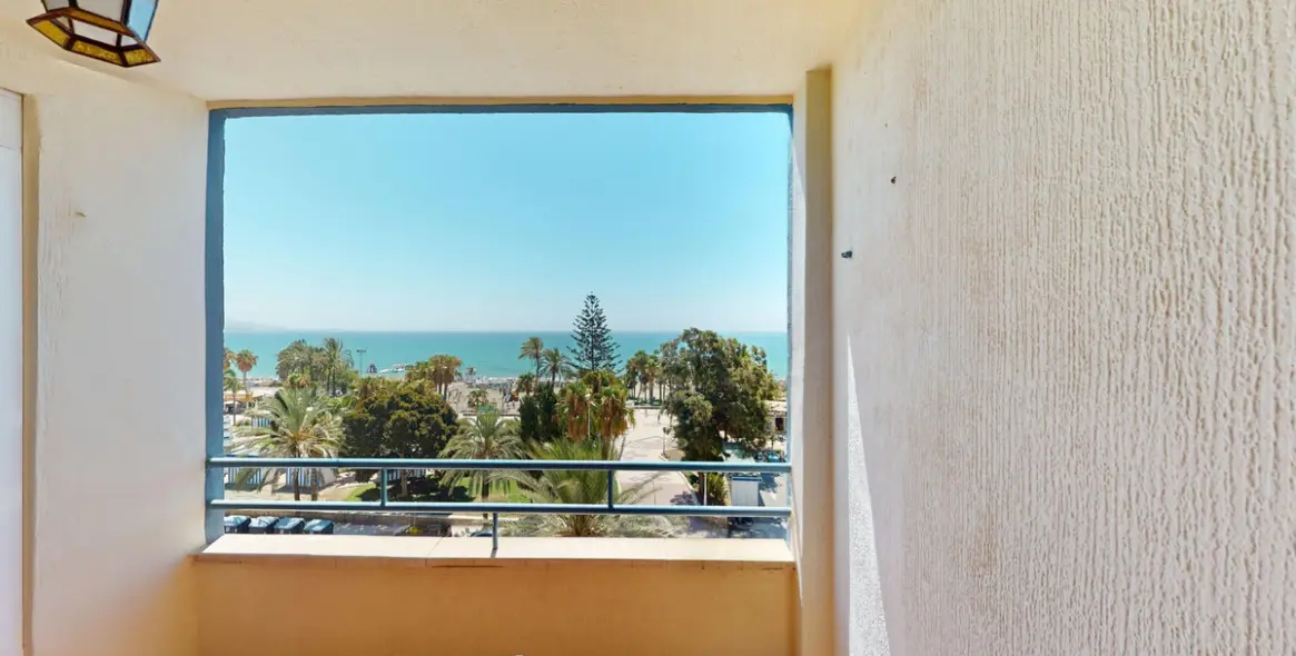 Sale of middle floor apartment in Torre del Mar 27