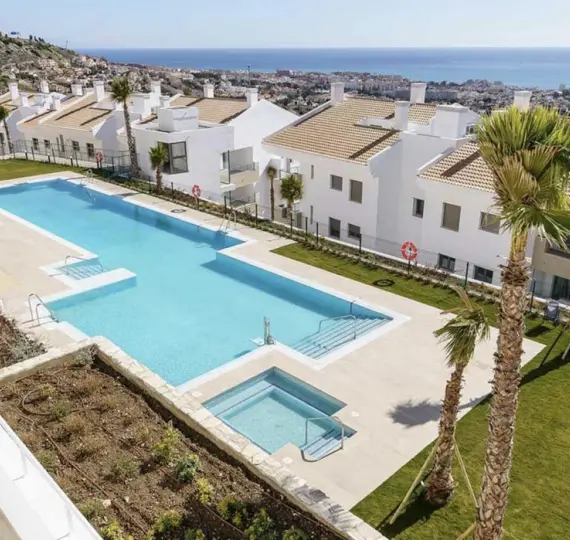 Продажа апартаментов на среднем этаже в Benalmadena